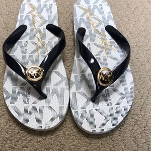 NWOT MK flip flops
